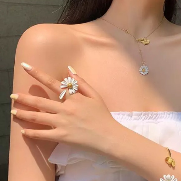 “Pick Me” Daisy Flower Boho Unique Spring Ring - Picture 8 of 10